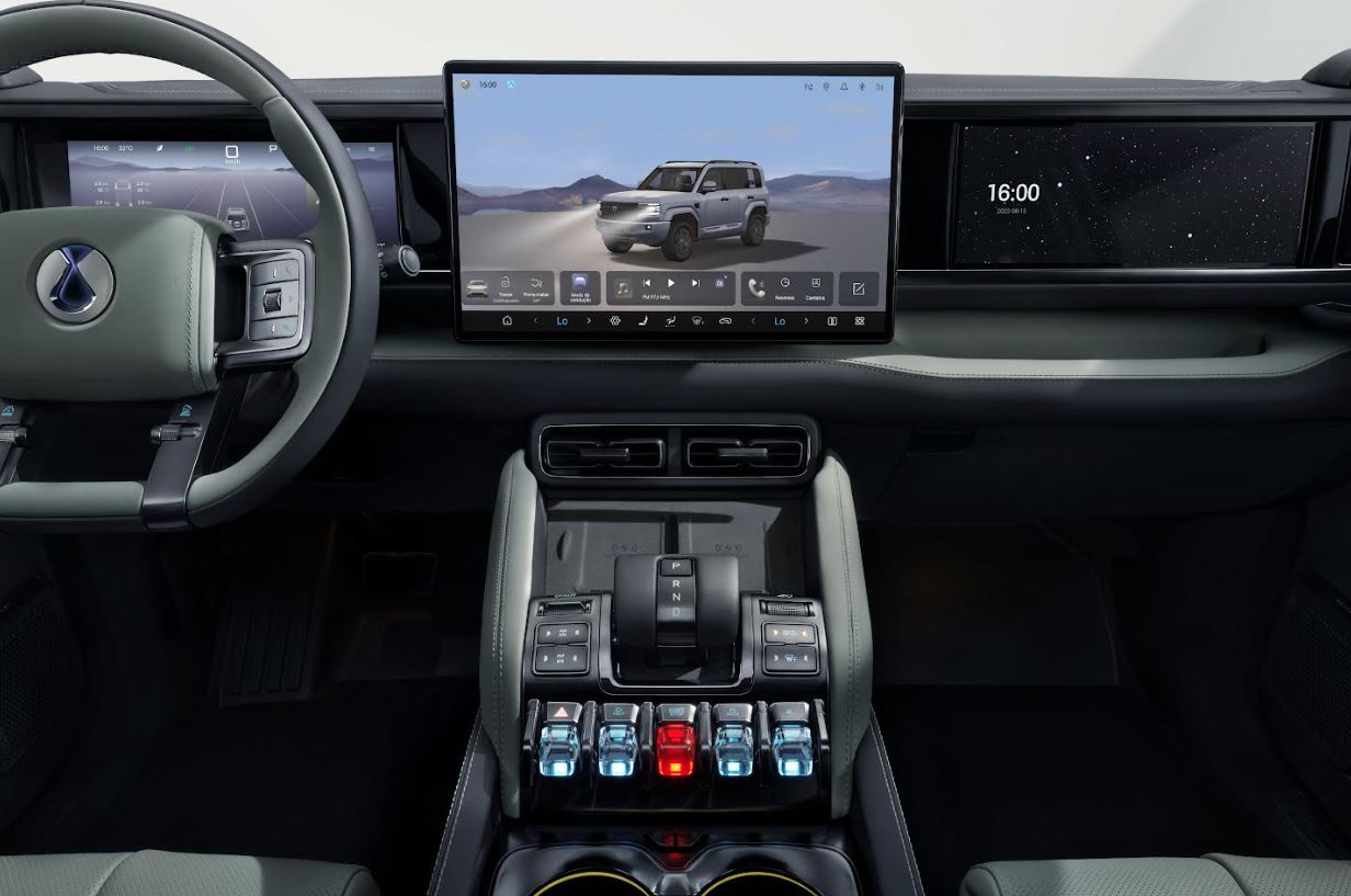 Interior do Denza B5 traz três telas de alta resolução, comandos off-road dedicados e refinamento típico do segmento premium.
