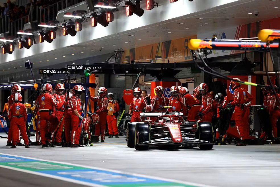 Lewis Hamilton perdeu ritmo após pit stop na volta 30 do GP de Las Vegas da F1 em 2025