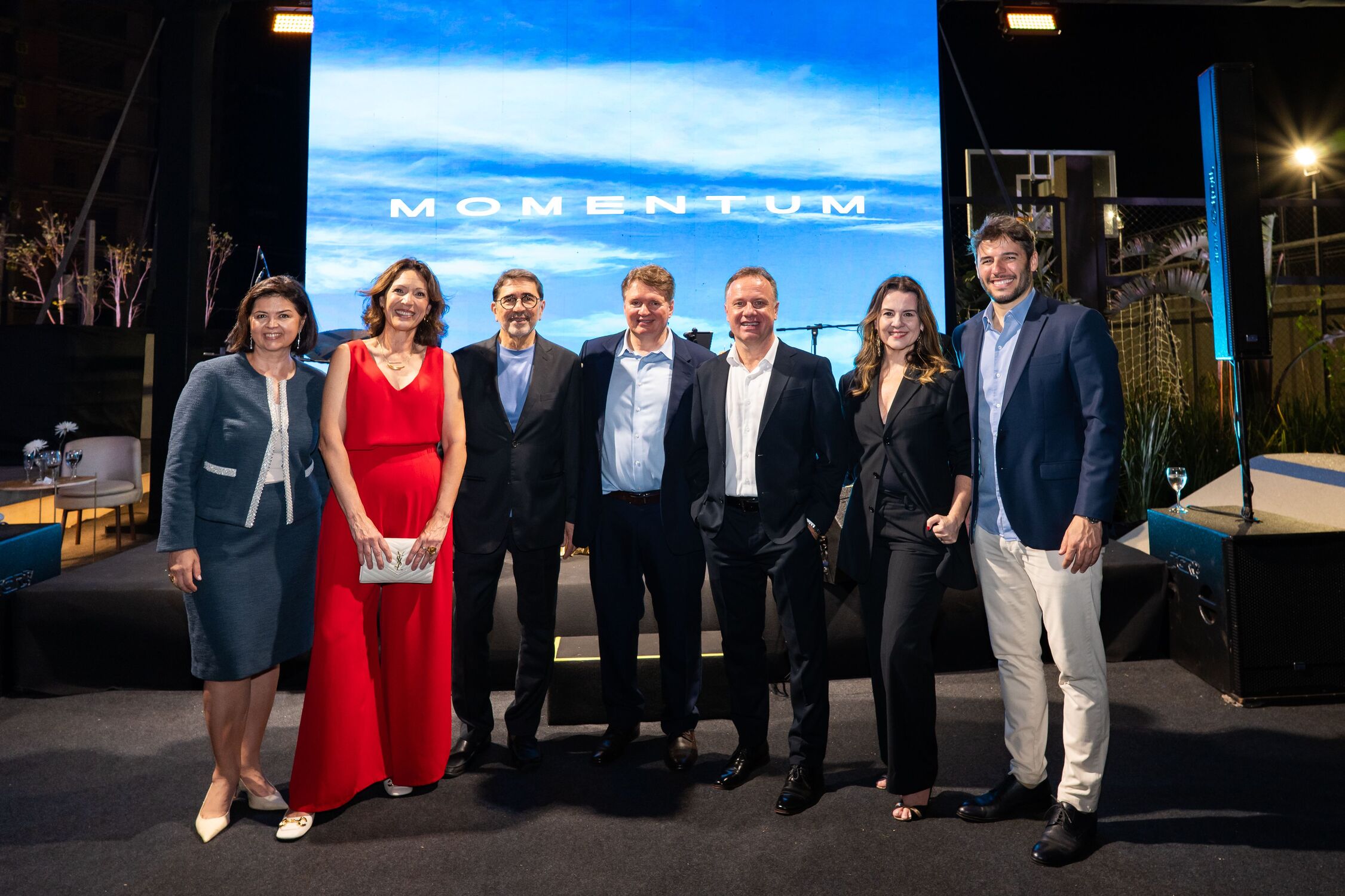 Valéria Gabas,  Luiza Borher, Ronaldo Rezende, Édison Holzmann, Marcelo Kenchikoski, Vanessa Scaff e Raul Rezende.