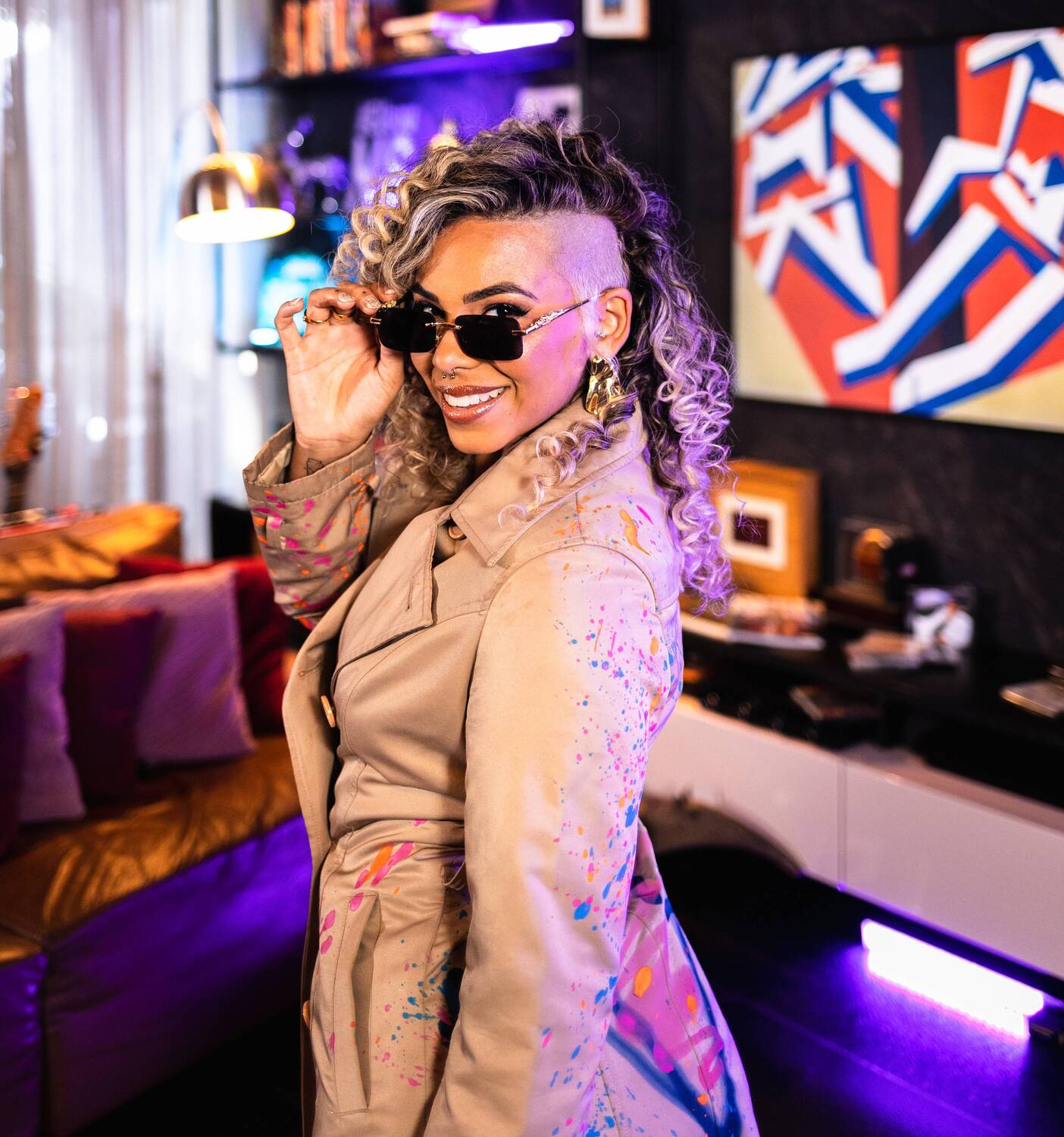 O palco do Sesc recebe a cantora Juliê com o show 