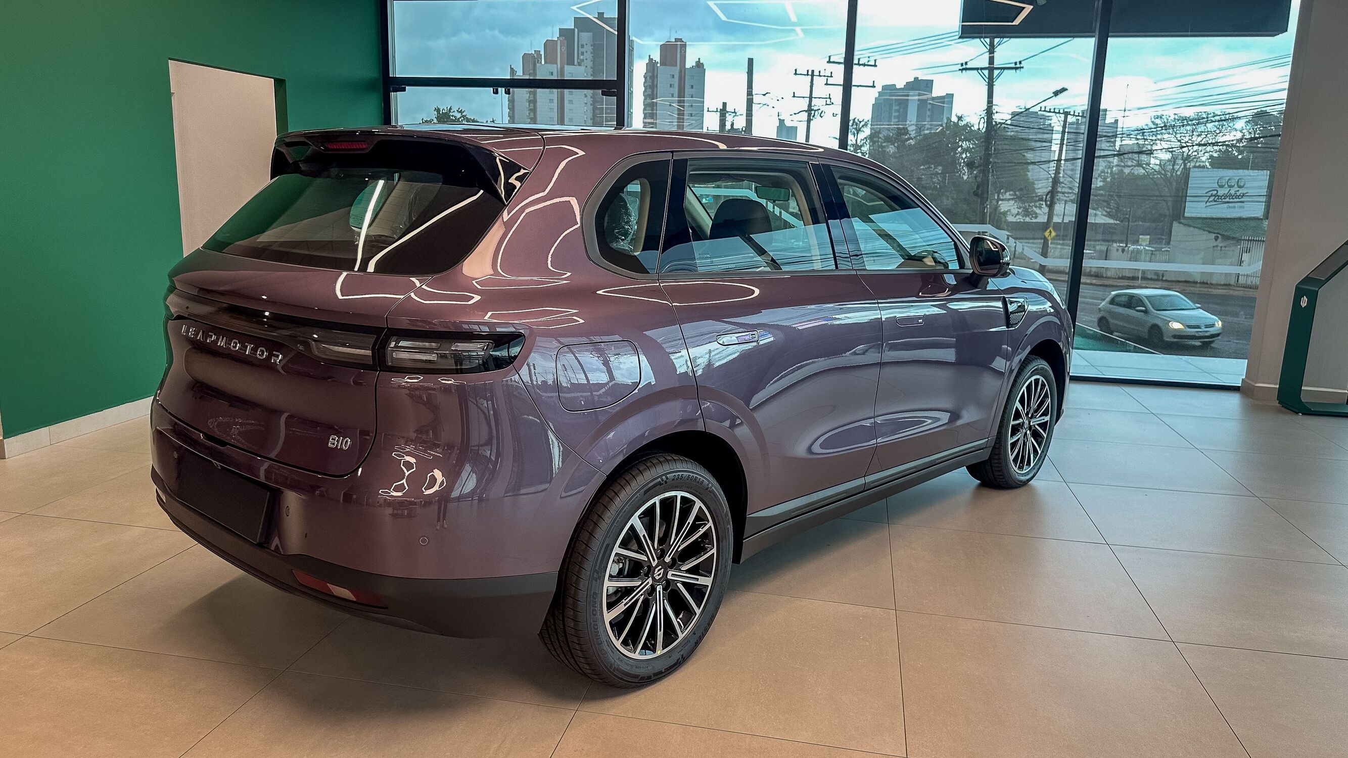 : Leapmotor B10 é um dos modelos eletrificados apresentados durante a inauguração da concessionária em Campo Grande (MS)