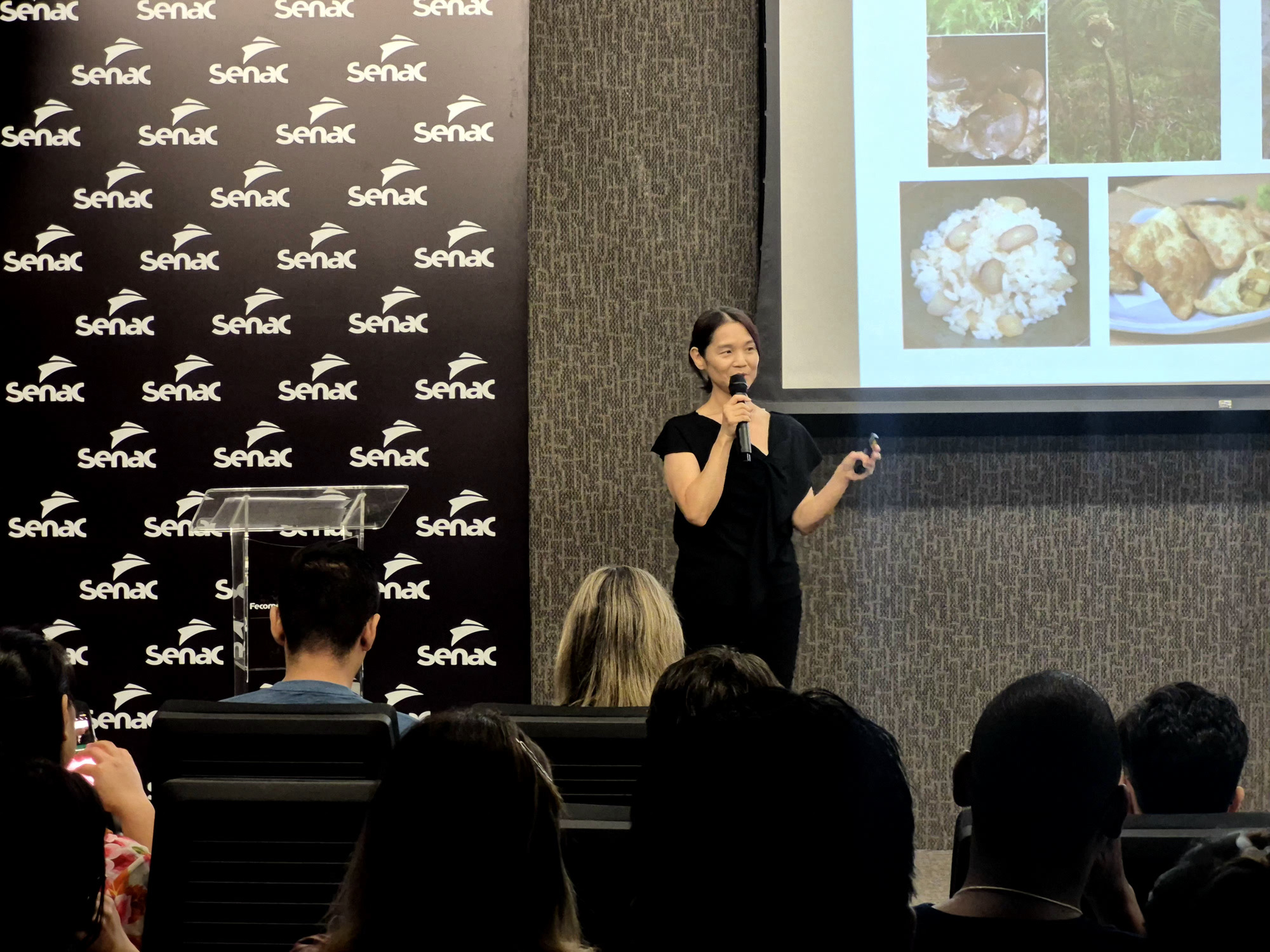 Chef Telma Shiraishi compartilha experiências do Aizomê e da culinária nipo-brasileira durante palestra no Summit.