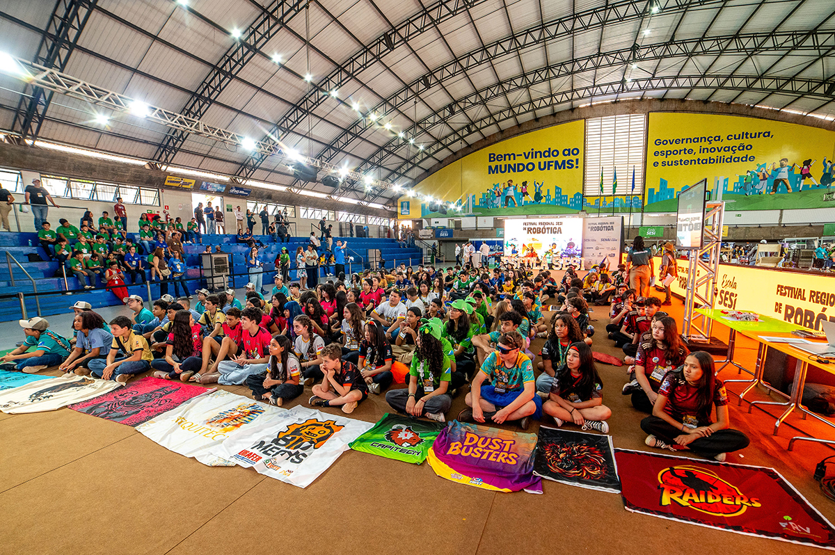 Mais de 360 estudantes participaram da abertura do Festival Regional Sesi de Robótica, que pela primeira vez tem Campo Grande como sede de um torneio regional.