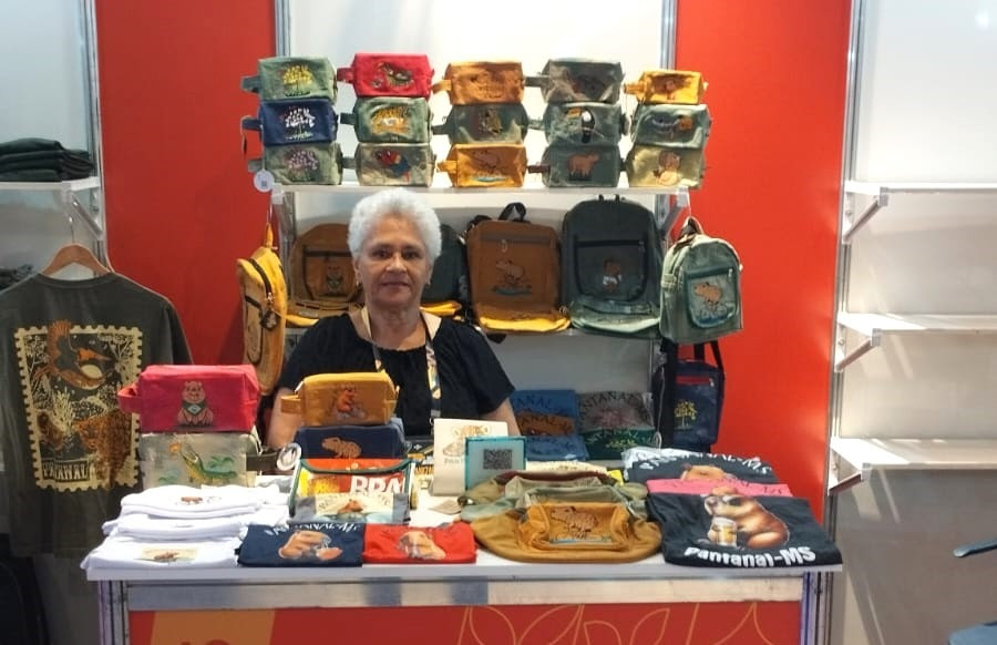 Luciene Lopes Teixeira, proprietária do Lú Lopes Ateliê, irá expor na COP 30 as bolsas e mochilas que produz a partir da reutilização de resíduos.