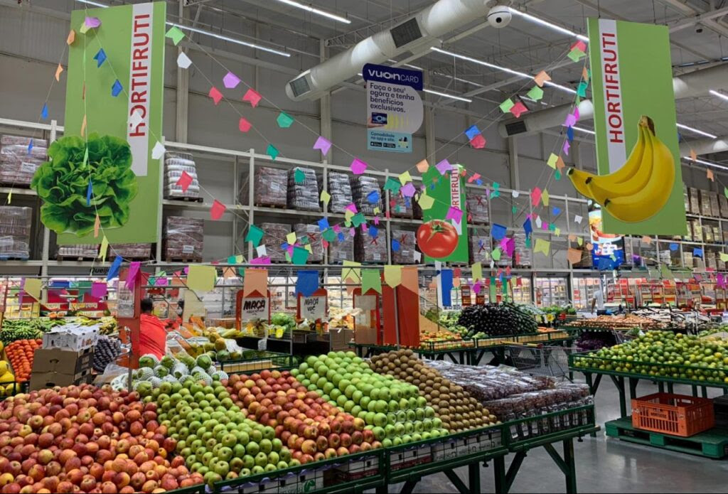 Promoções em redes de atacado ampliam acesso a frutas e verduras e ajudam a inserir o autocuidado na rotina.