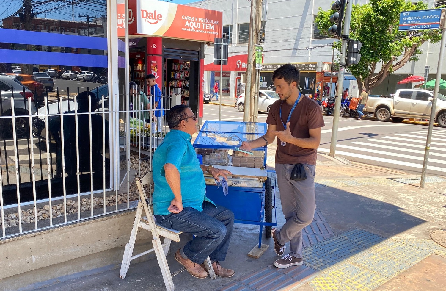 Valdivino Barbosa tenta complementar a renda com a venda de doces no Centro, mas enfrenta dificuldades sem cadastro oficial