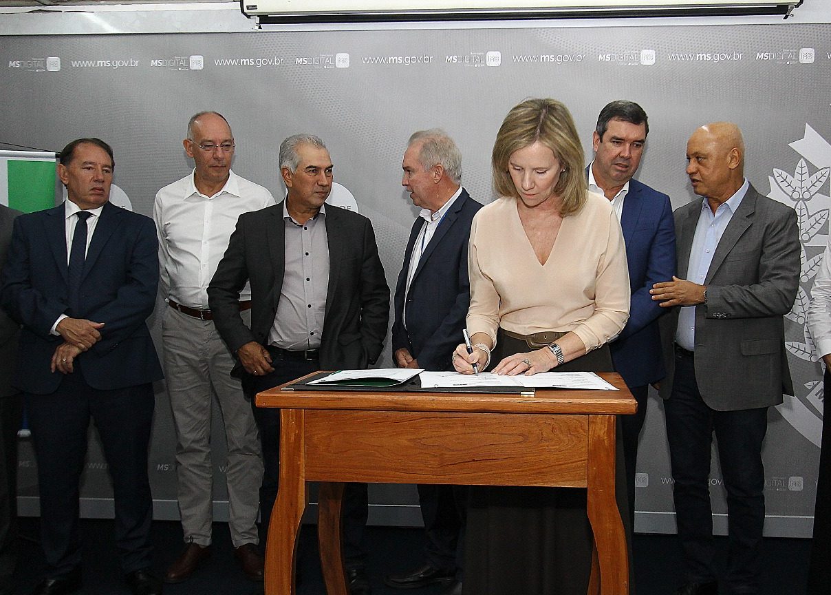 Eliane Detoni assina termo do Rodar MS em Campo Grande  março de 2023.