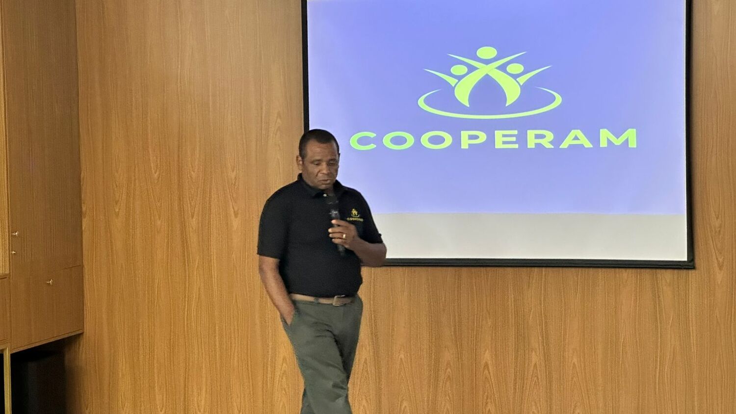 Presidente Osmar Alves apresenta proposta da Cooperam durante lançamento em Campo Grande.