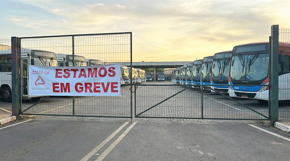 Ônibus continuam sem rodar em Campo Grande no terceiro dia de greve enquanto Justiça determina intervenção no contrato do Consórcio Guaicurus.