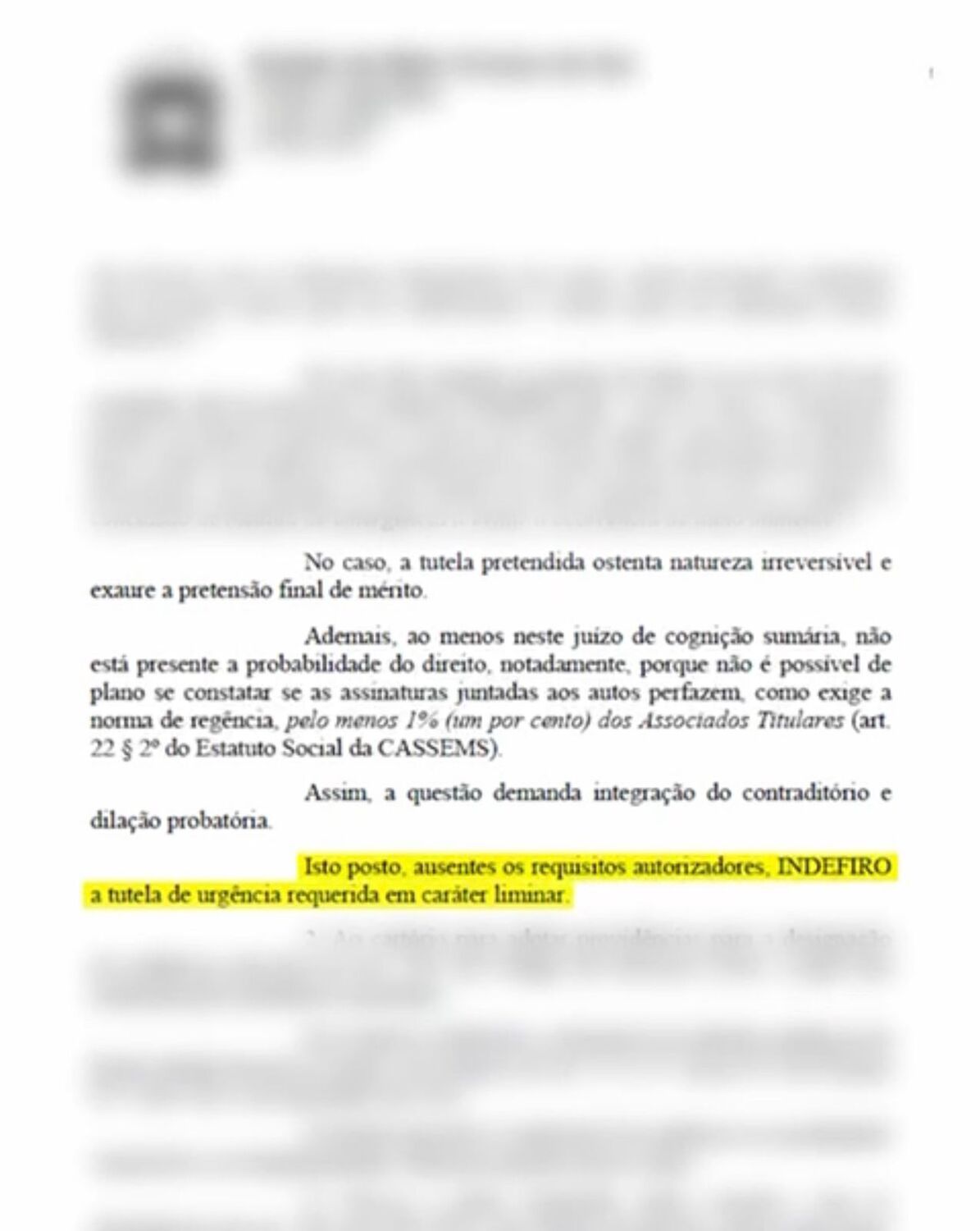 Trecho da decisão judicial que indeferiu pedido de liminar contra a CASSEMS por ausência de requisitos legais e falta de representatividade.