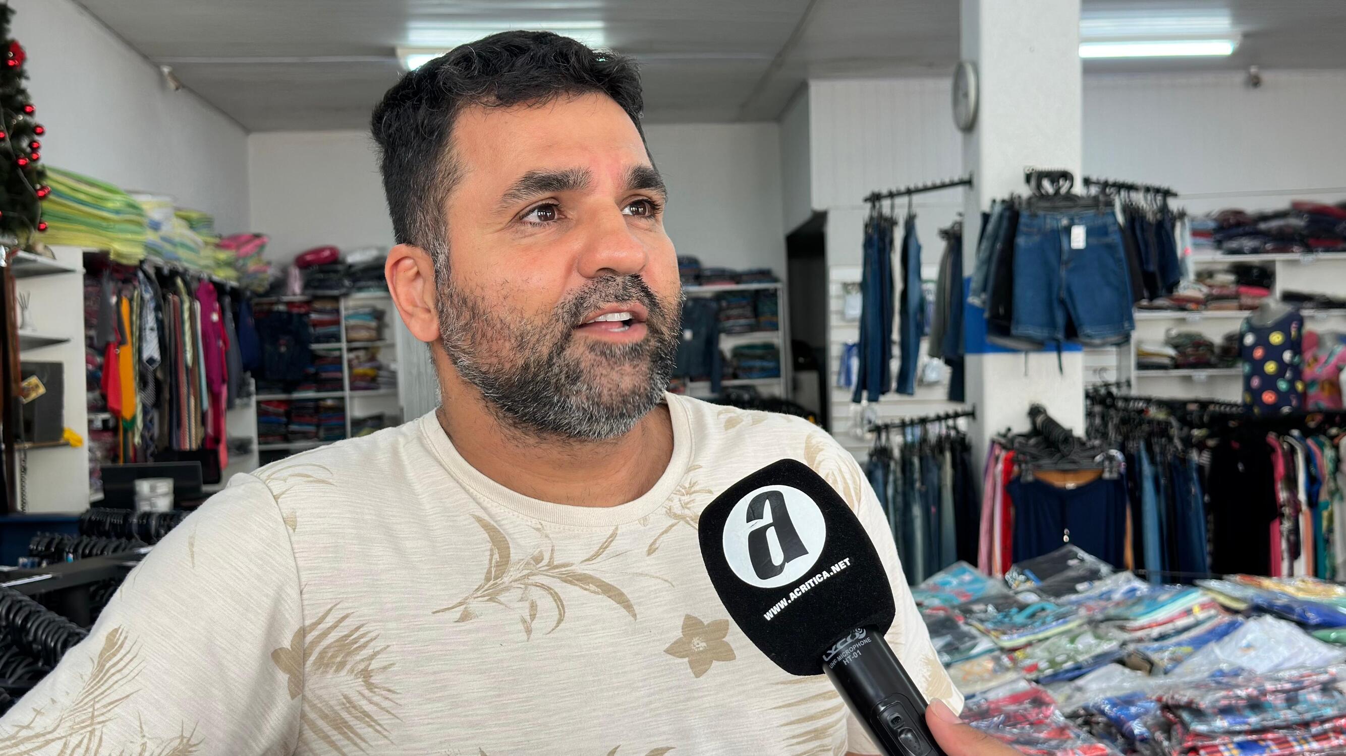 Jorge Nammoura, mantem o comercio familiar a 53 anos na região da avenida Calogeras, e relata muita insegurança nos ultimos anos.