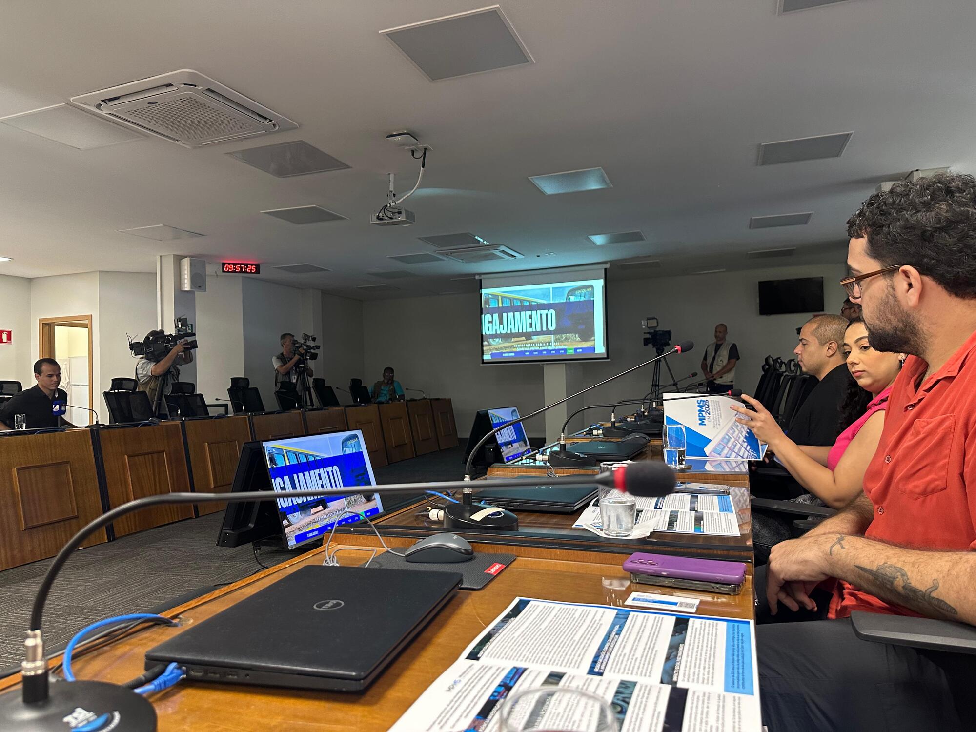 O Ministério Público recebeu os jornalistas 