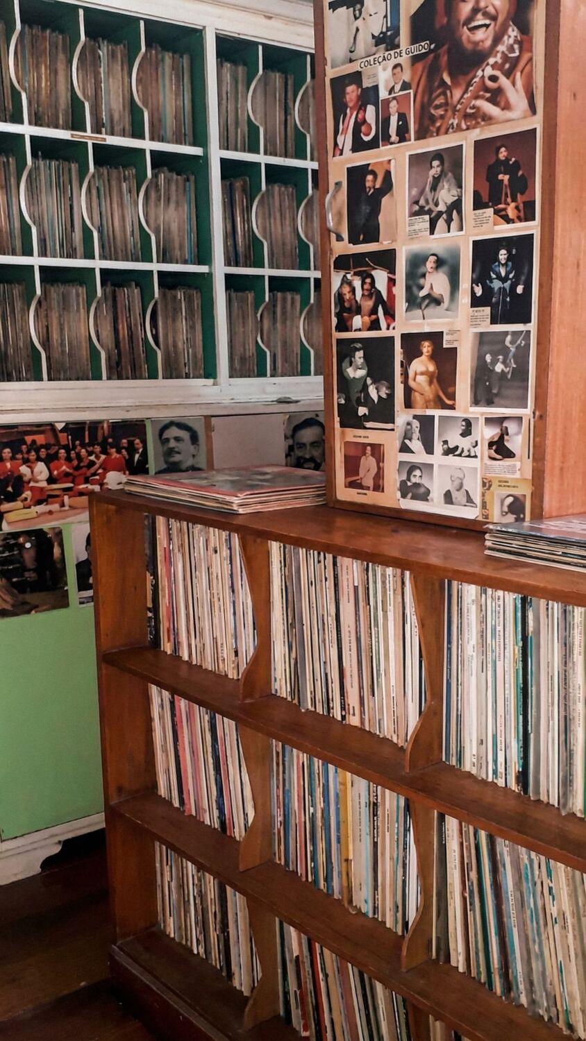 Guido Velasco preserva um dos maiores acervos musicais da América Latina