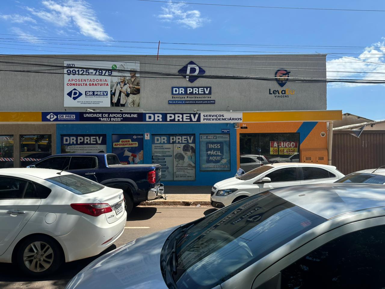 Movimento reduzido em comércios do bairro Guanandi, em Campo Grande, no começo de janeiro.