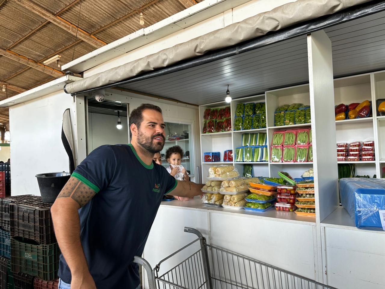 João Victor Matos, da empresa Ao Natural, relata que a principal mudança foi no perfil de quem compra, não no volume total