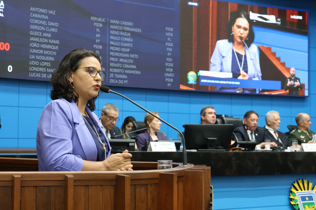  Gleice Jane defendeu que haja mais políticas públicas para mulheres (Foto: Luciana Nassar) 