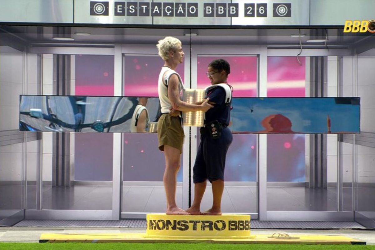 Participantes conversam na casa do BBB em momento que gerou repercussão nas redes sociais