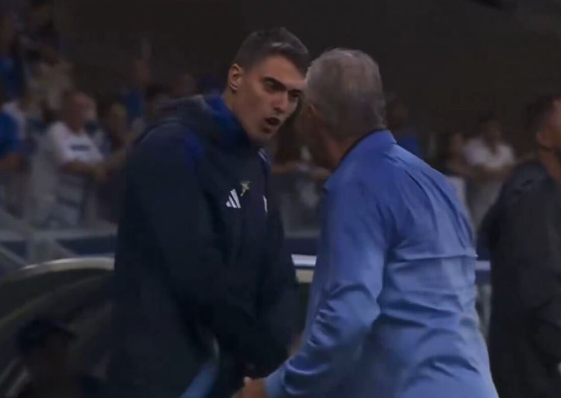 Tite e seu filho discutiram a beira do campo no clássico mineiro 