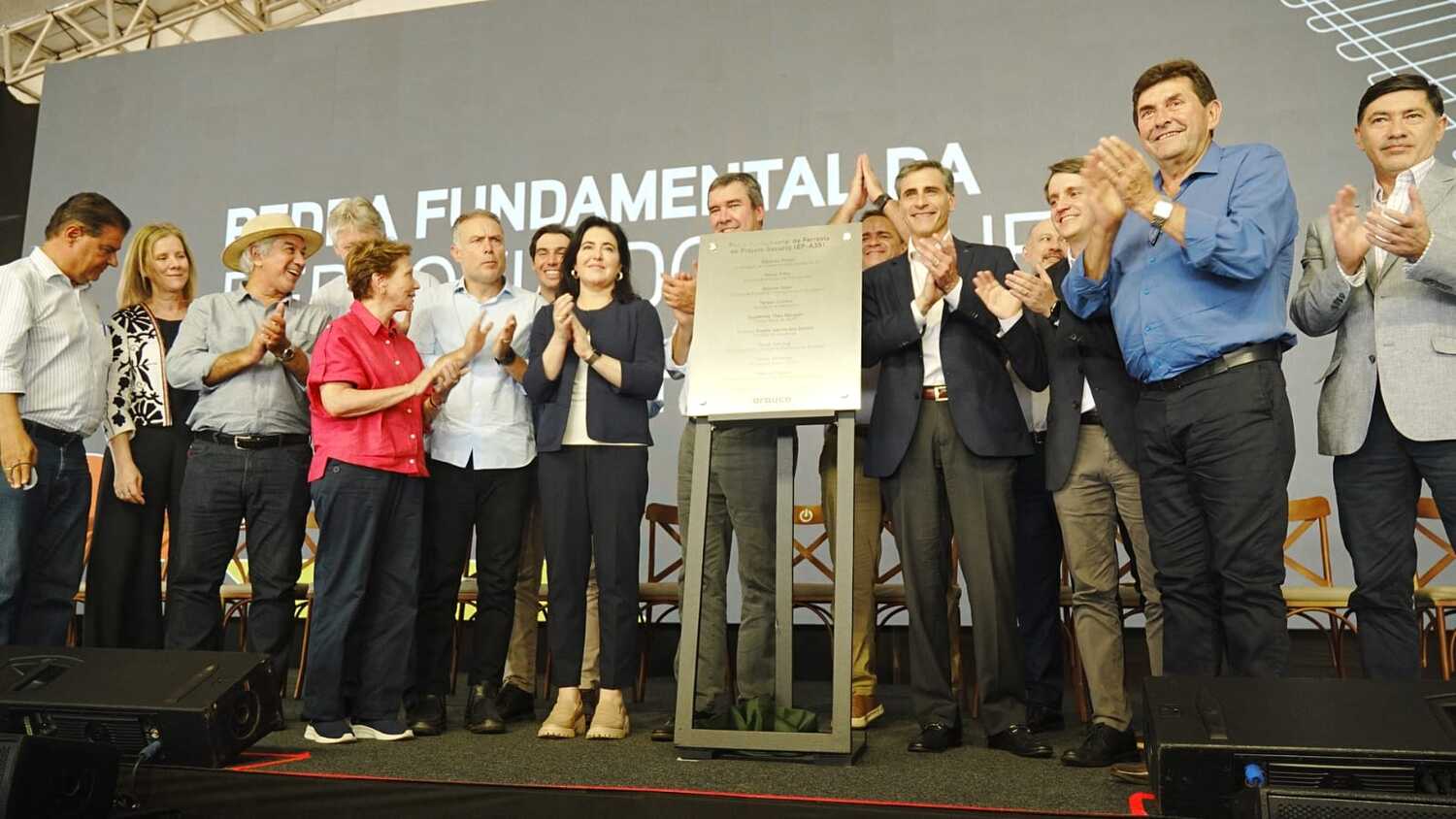 Poder e público e iniciativa privada celebram a retomada ferroviária em MS