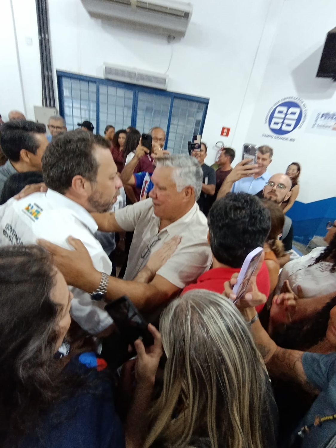 Recebido pelo presidente do SECCG, Carlos Santos, o ministro se reuniu com lideranças sindicais, representantes de federações e confederações, vereadores e outras autoridades