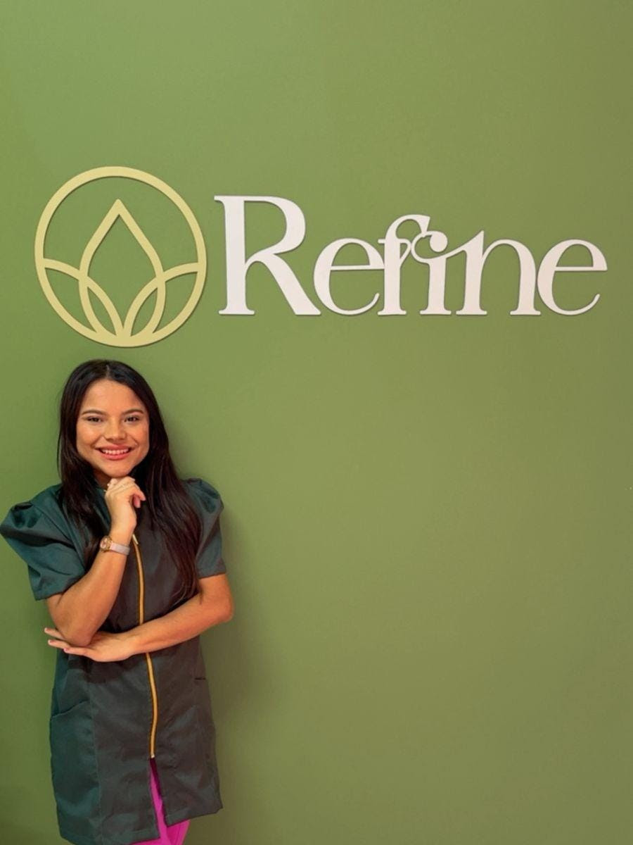 A biomédica e empreendedora, Ana Claudia dos Santos, afirma priorizar a consistência nos atendimentos, domínio técnico e forma clara de orientar os pacientes