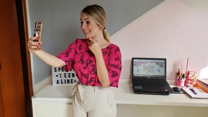 Para a influenciadora Aline Marchiori, se arrumar para o vídeo passa credibilidade.