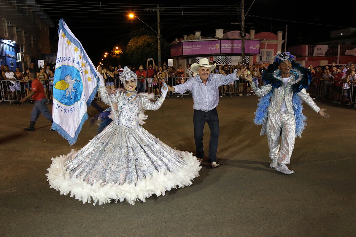 O prefeito Angelo Guerreiro esteve no Desfile