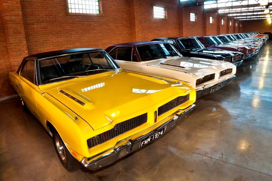 Dodge Charger R/T 1974 e 1977