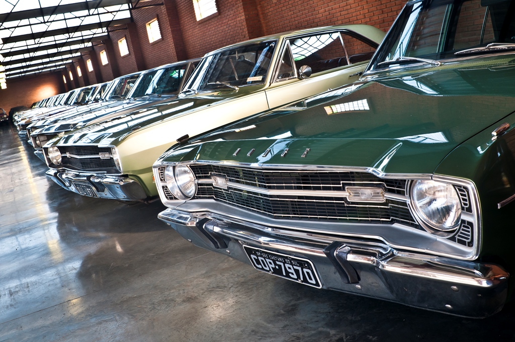 Dodge Dart 1970 (dir.) e Dart Coupé 1971