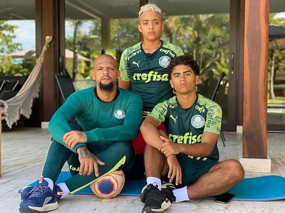 Felipe Melo com os filhos Luke e Linyker