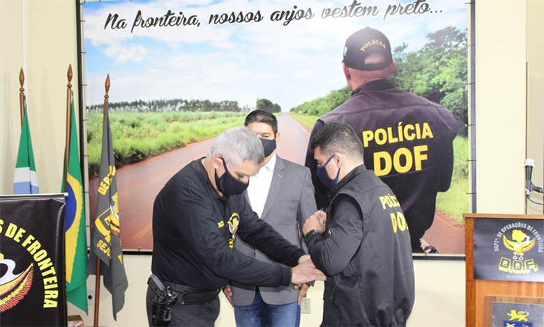 O novo comandante da PM passou o colete do comando do DOF ao tenente-coronel Wagner da Silva