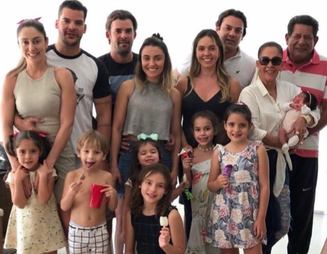 A Família do Baiano: Da esquerda para direita: Michelle, Filipe, Gustavo, Jaqueline, Caroline, Marco Antonio, Roseli e Antonio Baiano. E os netos: Paola, José Neto, Luisa, Isabelle, Pietra, Maitê e Chiara