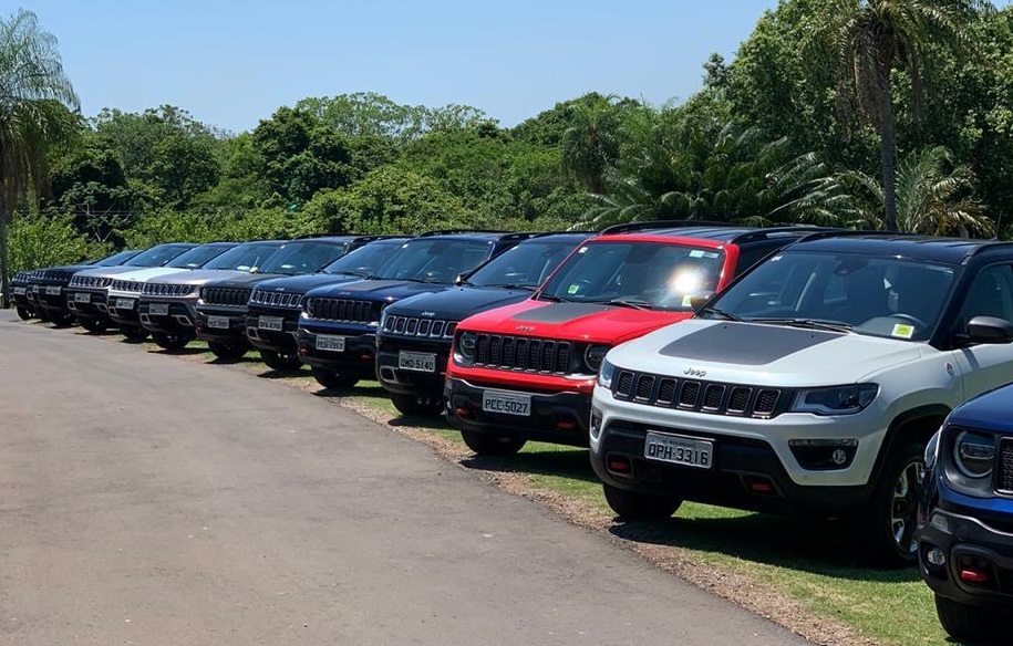 O Jeep's preparados em frente ao Resort em Bonito para enacarar o desafio de 600quilômetros de trilhas