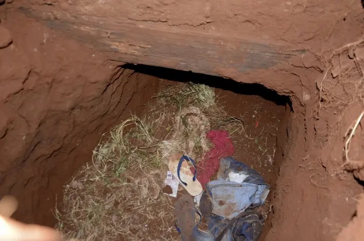 Túnel pelo qual os criminosos supostamente fugiram